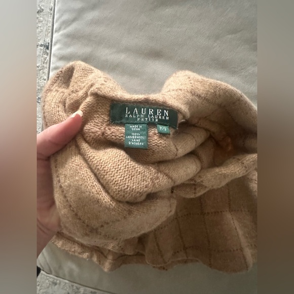 Ralph Lauren lambswool vest. - Picture 3 of 4